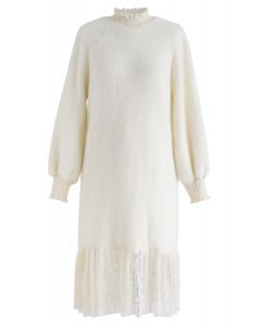 Vestido recto de punto esponjoso con dobladillo de encaje en color crema